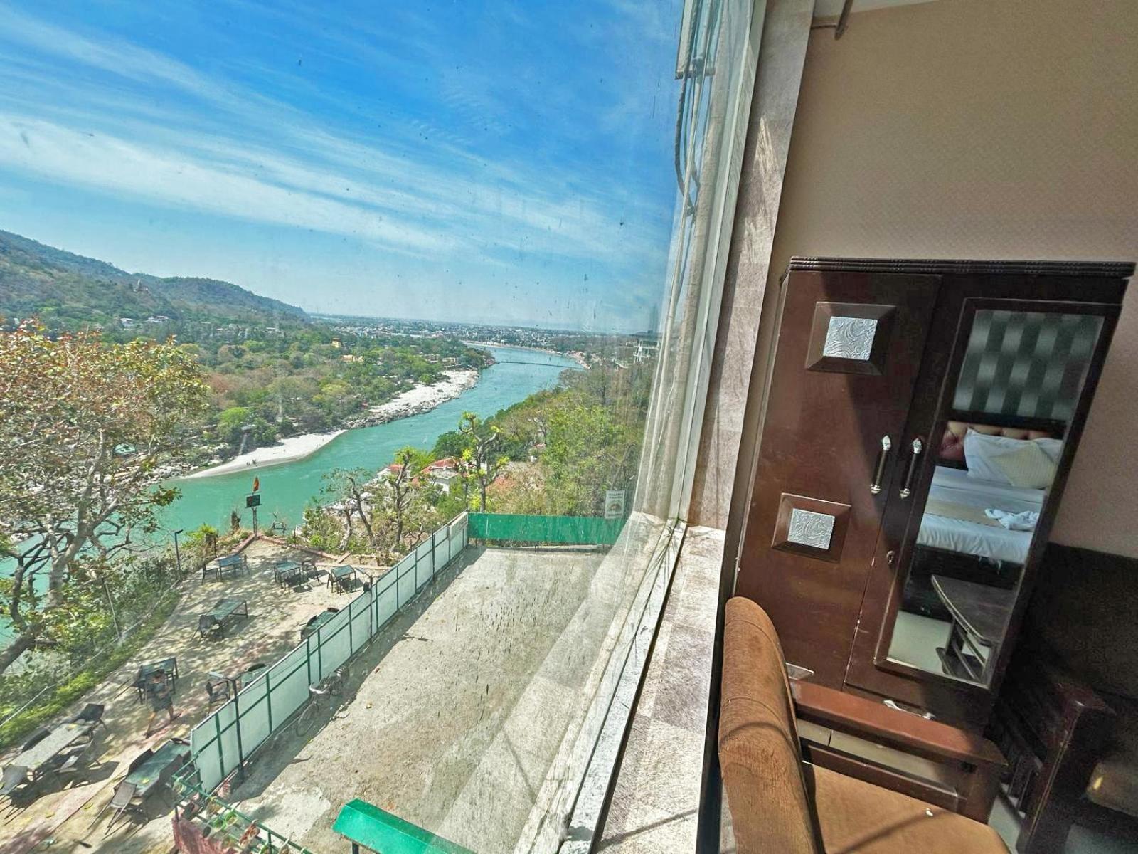 Hotel Dev Ganga Rishīkesh Exterior foto